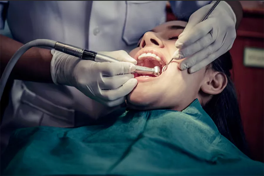 متخصص عصب‌کشی دندان