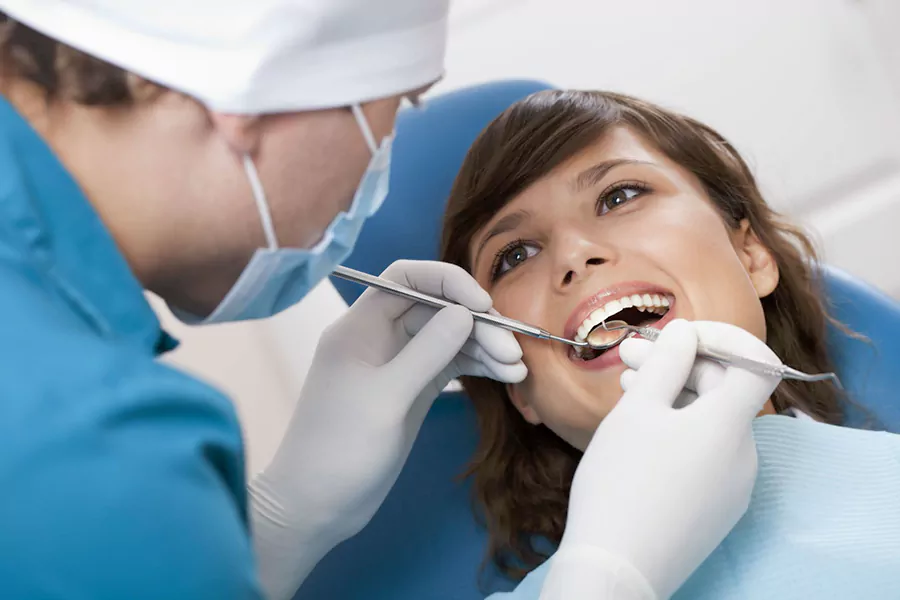 هزینه جرم‌ گیری دندان در کلینیک لبخند درمان