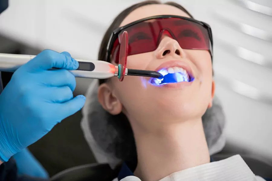 هزینه سفید کردن دندان در کلینیک لبخند درمان