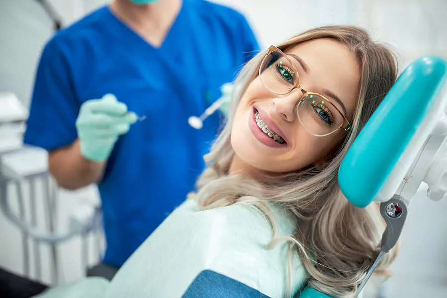 مراحل ارتودنسی دندان در سنین بالا