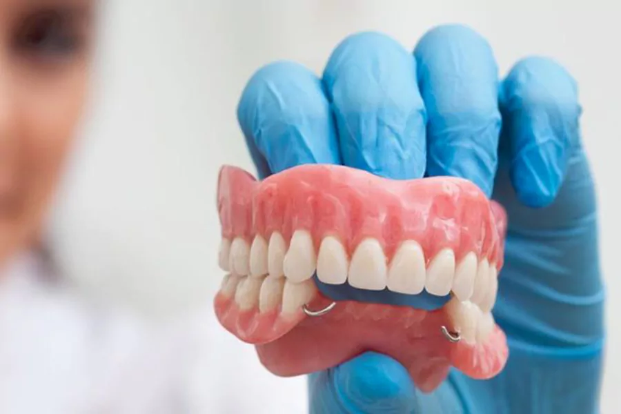 دندان مصنوعی ژله ای چه مزایا و معایبی دارد؟