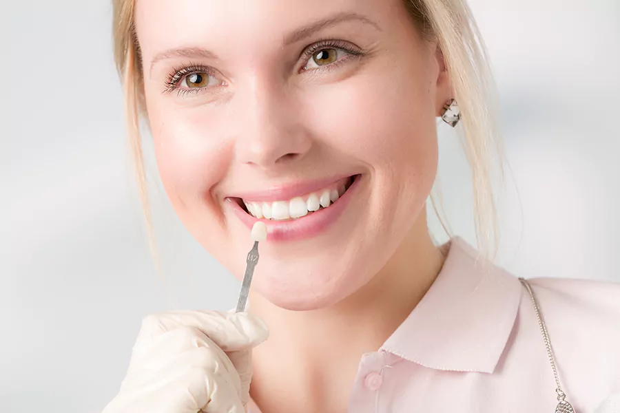 هزینه روکش دندان سرامیکی در کلینیک لبخند درمان