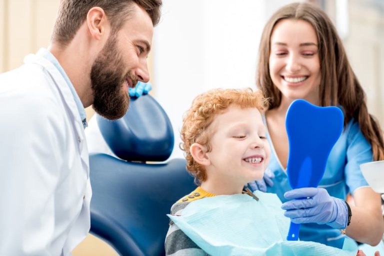 مشخصات دندانپزشکی اطفال و کودکان